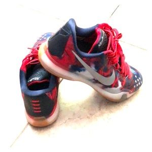 Kobe 10 ( Independence Day ) size 8.5